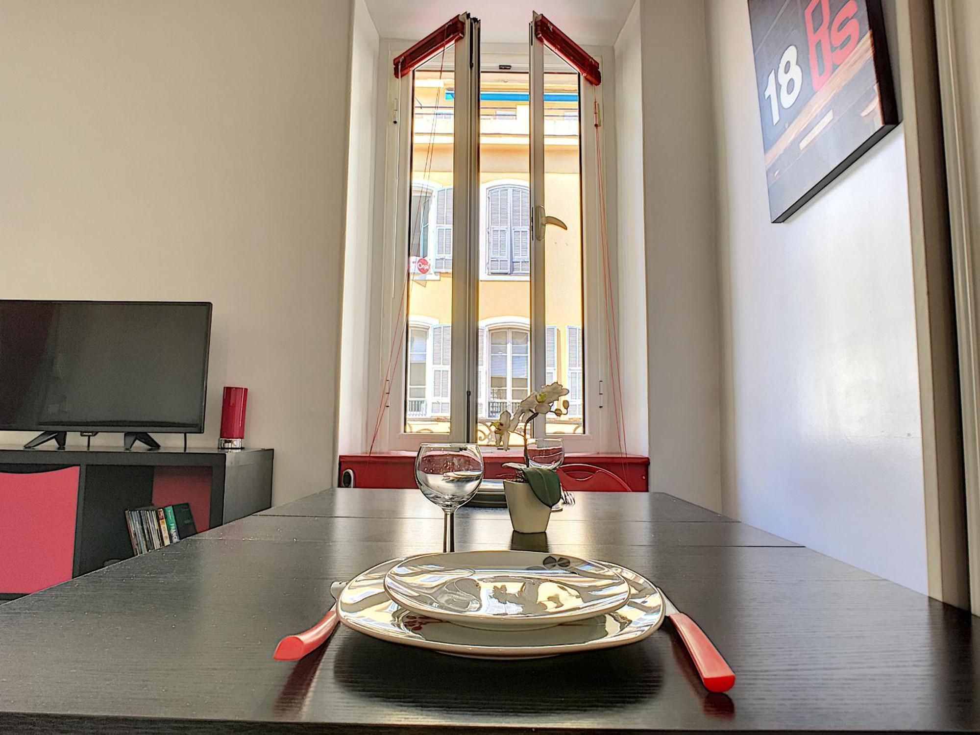 Nestor&Jeeves - Red Touch - Central - Close Sea Nice Extérieur photo